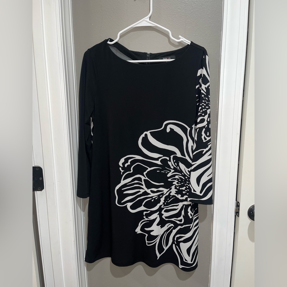 Style & Co . Chic‎ Black and White Floral Long Sleeve Dress